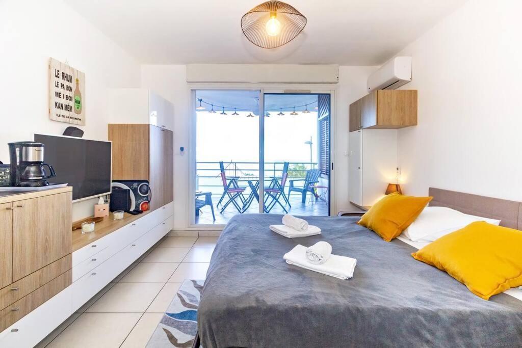 Oceanides - Studio Renove Avec Magnifique Vue Mer - Saint-Gilles-Les-Bains מראה חיצוני תמונה