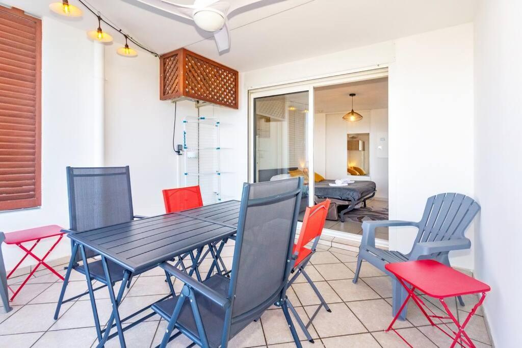 Oceanides - Studio Renove Avec Magnifique Vue Mer - Saint-Gilles-Les-Bains מראה חיצוני תמונה