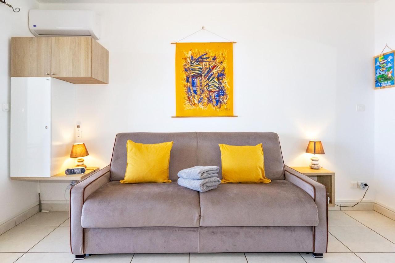 Oceanides - Studio Renove Avec Magnifique Vue Mer - Saint-Gilles-Les-Bains מראה חיצוני תמונה